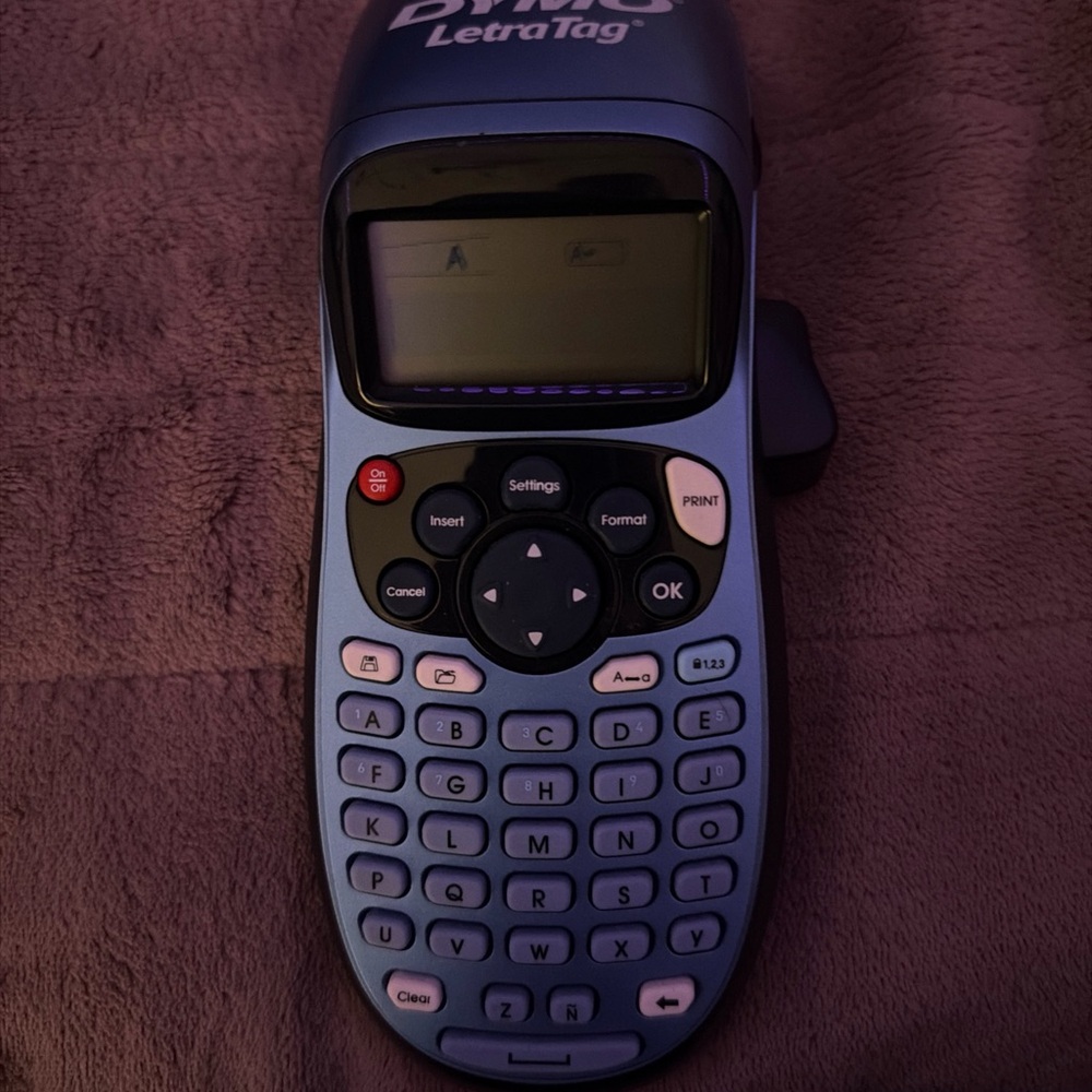 Dymo LetraTag Portable Label Maker - Picture 4 of 4